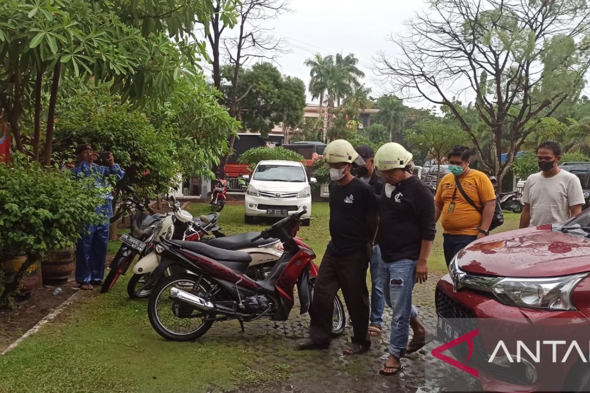 Pembar Kantor Bappeda Riau mengaku cemburu