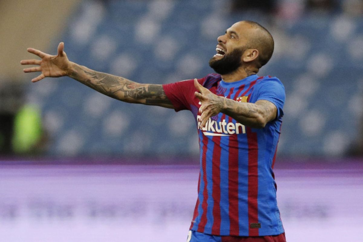 Barca tinggalkan Dani Alves dari skuad untuk laga lawan Napoli