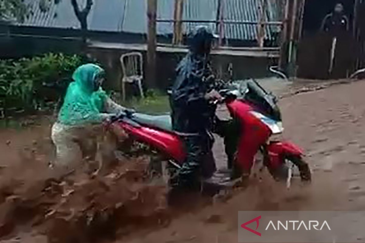 Banjir bandang genangi ruas jalan provinsi di Dataran Tinggi Dieng