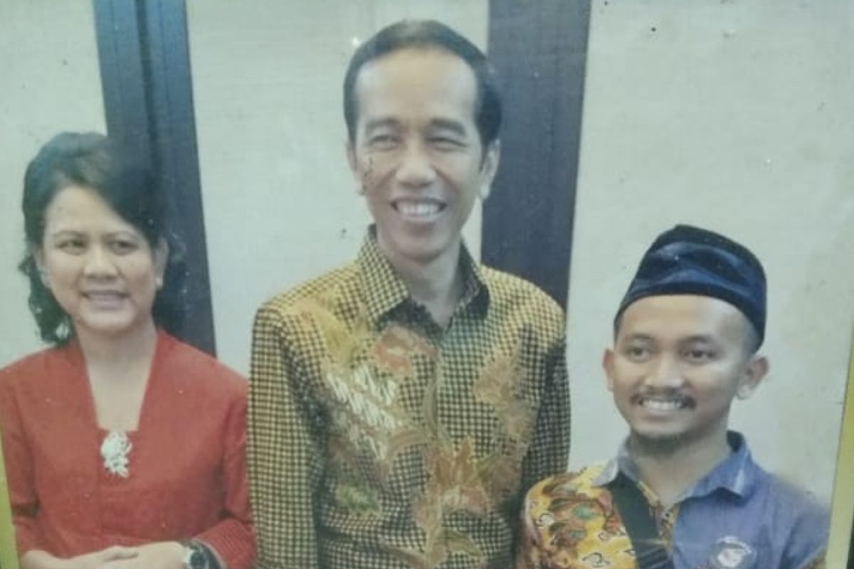 Cerita sosok Ainun Najib  yang gemar membaca dan selalu tirakat