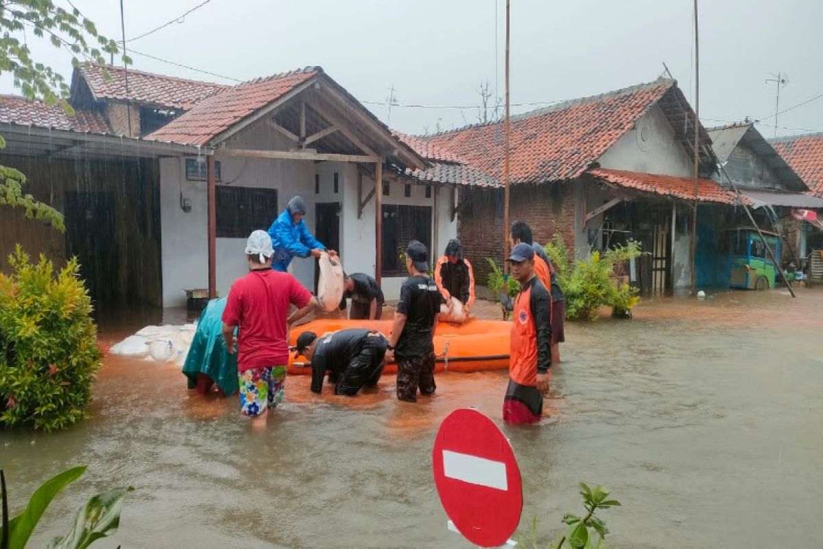 105 warga Pekalongan mengungsi akibat banjir