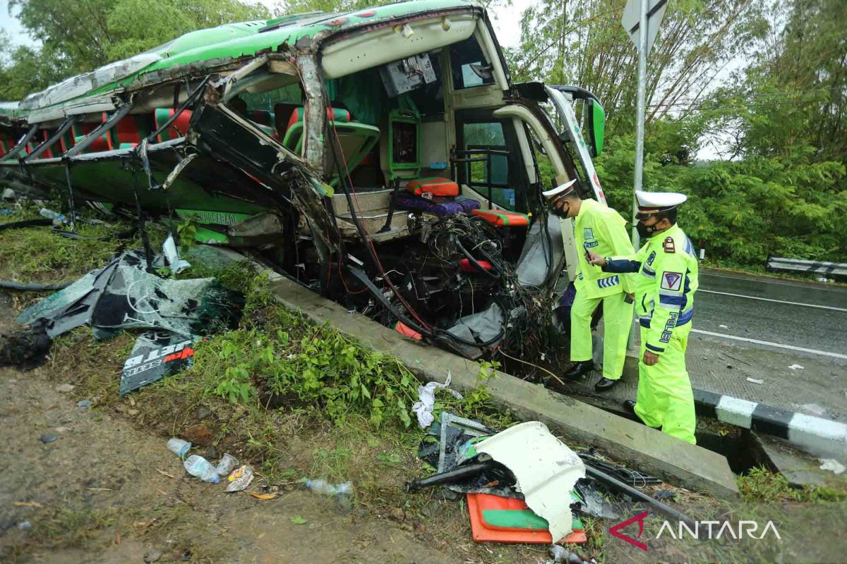 Kecelakaan tunggal Bus Pariwisata Gandos Abadi di Bantul, 13 orang meninggal