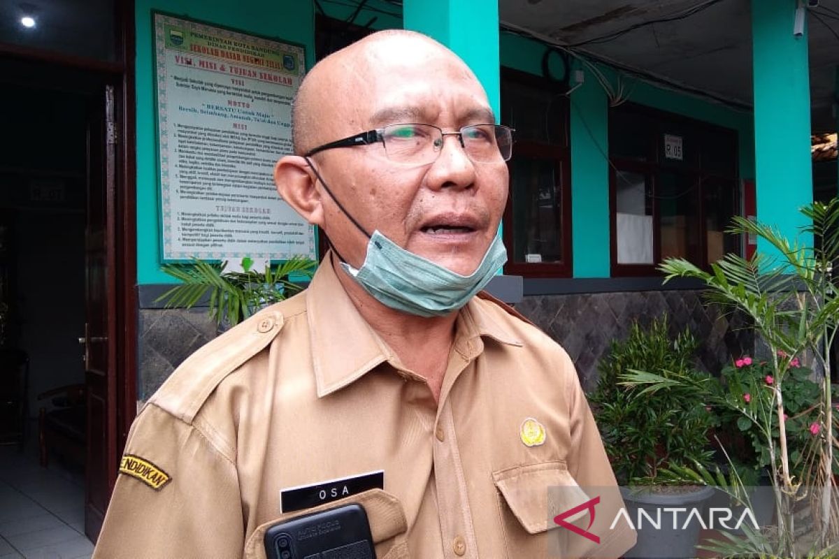 Bu guru dibunuh di halaman SD di Bandung