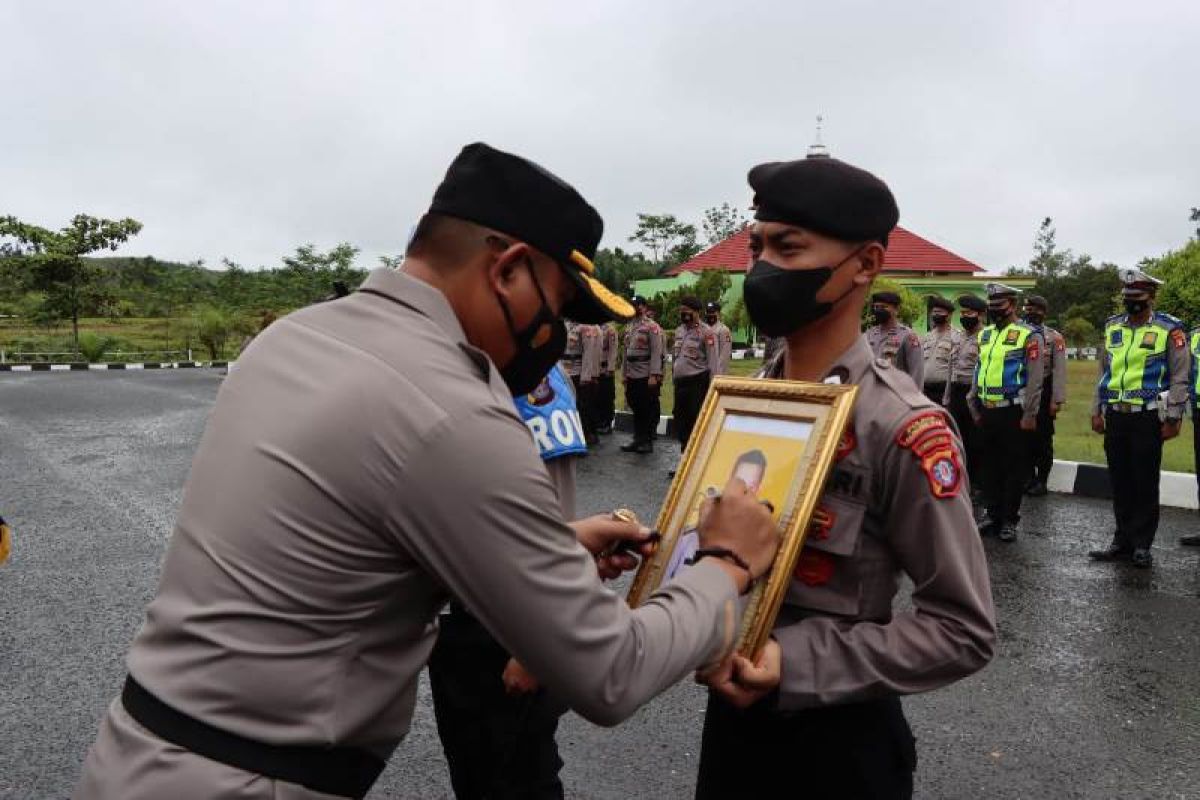 Seorang personel Polres Gumas dihentikan secara tidak hormat