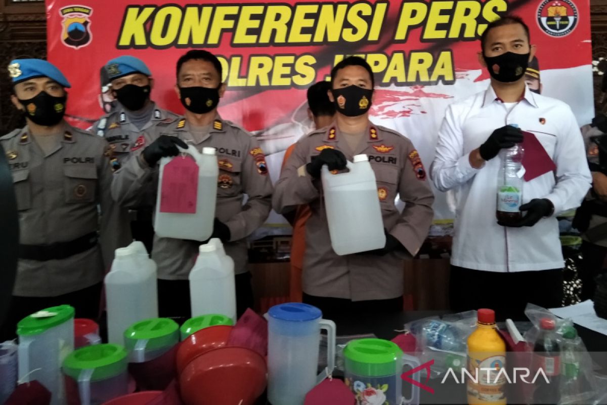 Penjual minuman keras oplosan diancam hukuman 15 tahun penjara