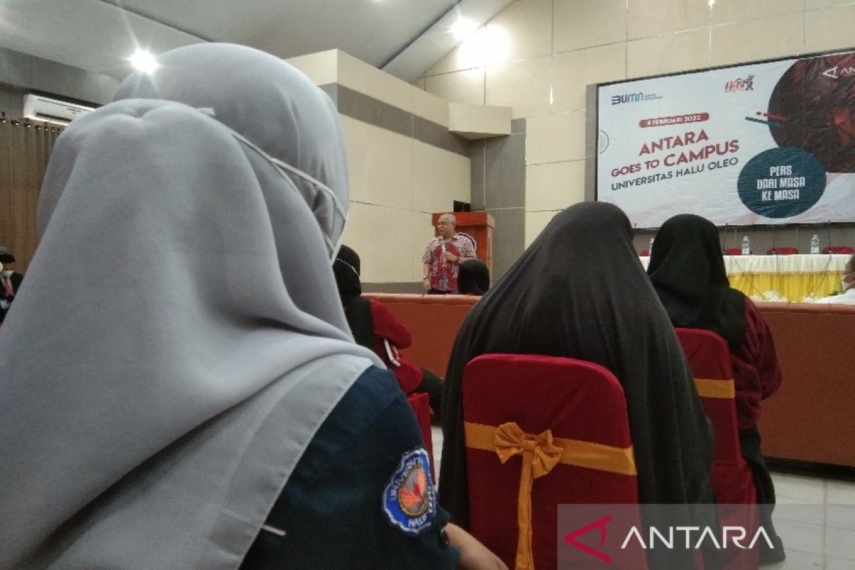 ANTARA beri kuliah umum mahasiswa FISIP UHO  soal jurnalis andal