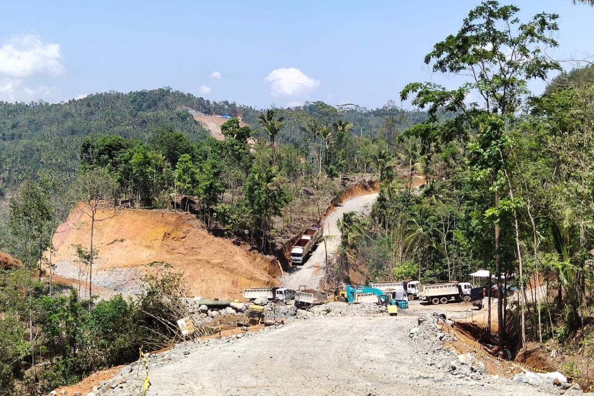 Aparat gabungan dampingi BPN ukur tanah di Desa Wadas Purworejo