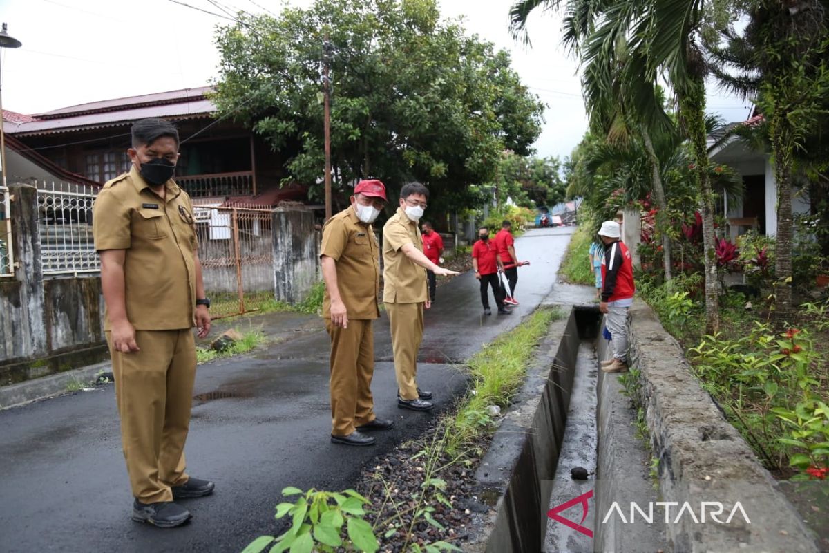 Wali Kota Manado periksa parit di Wonasa dan Winangun