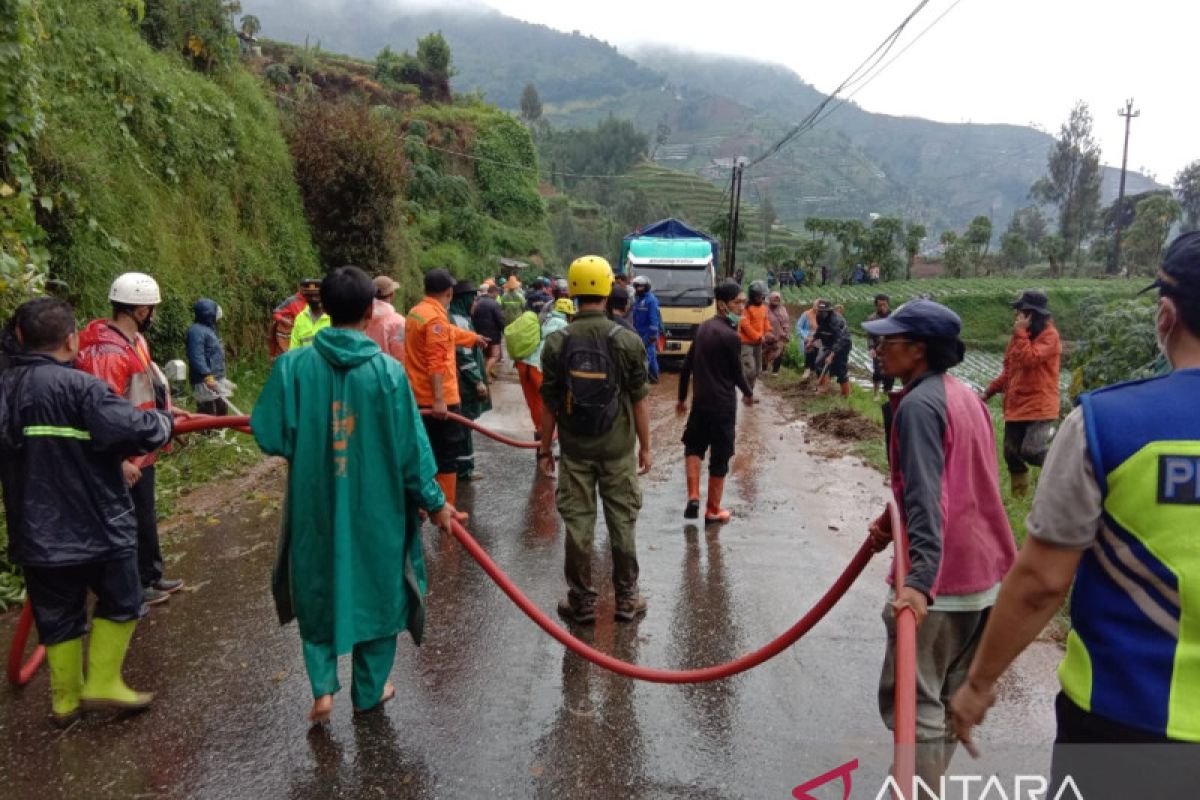 Hujan deras sebabkan tanah longsor di Wonosobo dan Purworejo