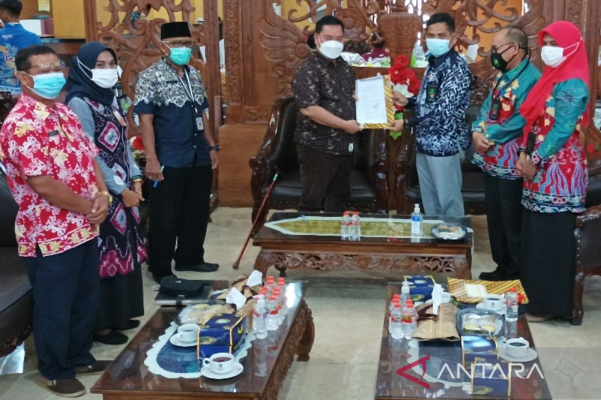 Pemkab Kotim terima hibah aset kantor Pengadilan Agama