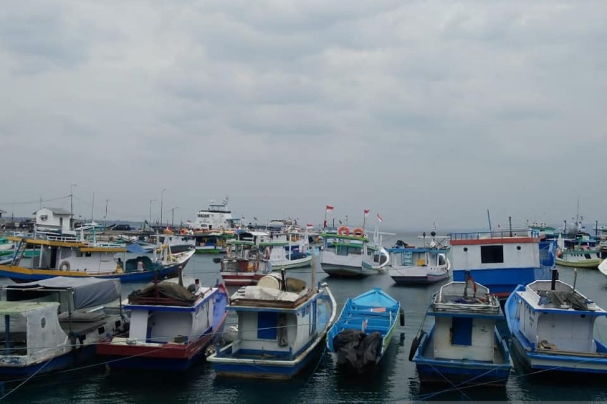 Nelayan Kupang kembali melaut setelah berlabuh dua bulan akibat cuaca