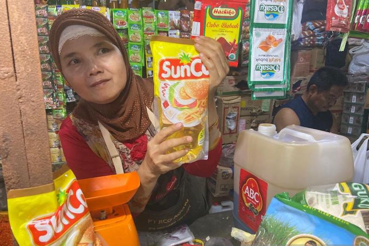 Mencermati upaya pemerintah realisasikan minyak goreng  satu harga