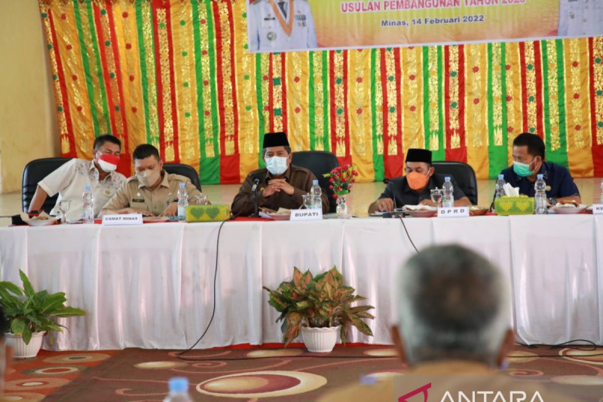 Camat Minas keluhkan air bersih kepada Bupati Siak