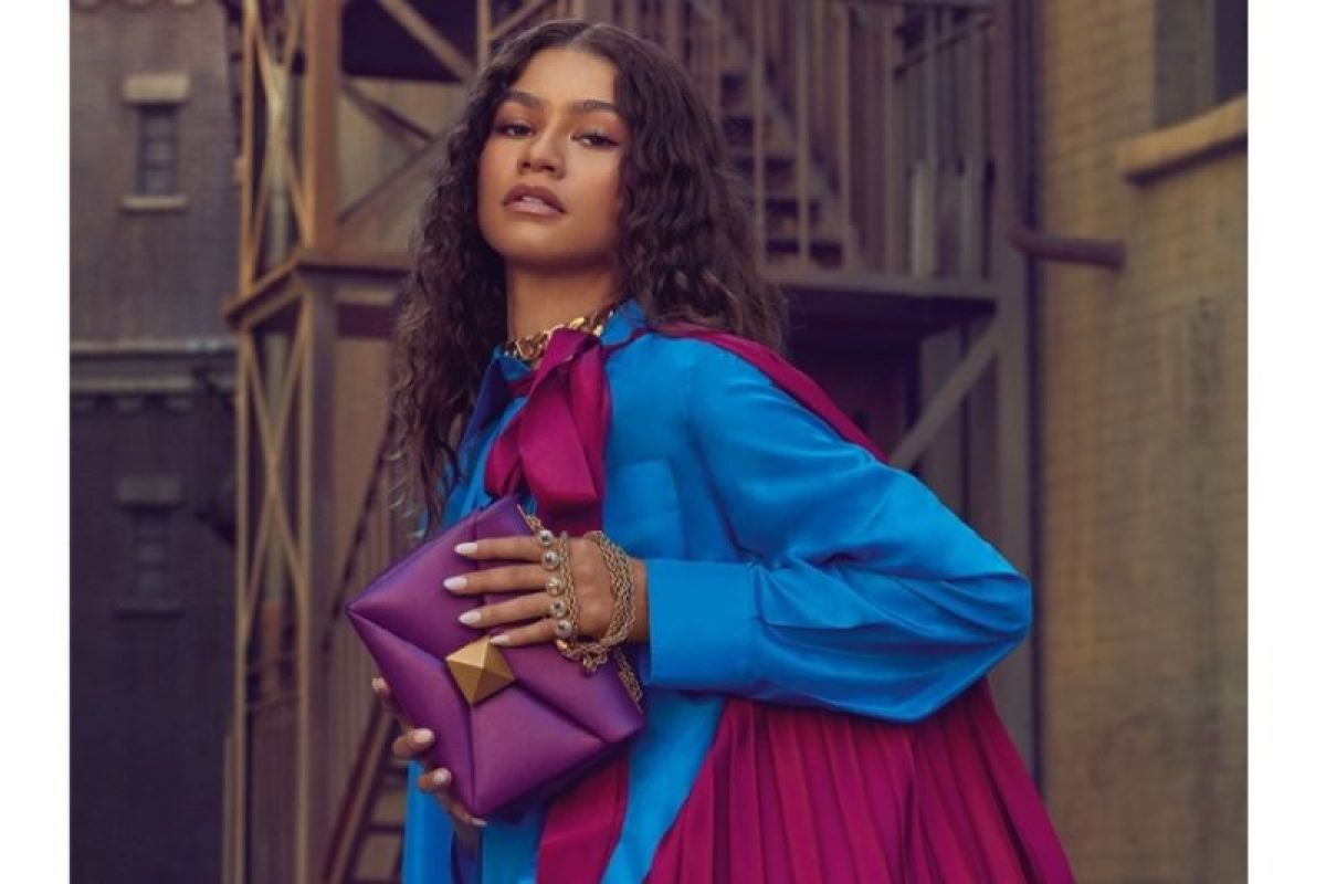 Bintang Spider Man, Zendaya jadi model Valentino untuk koleksi Rendez-Vous