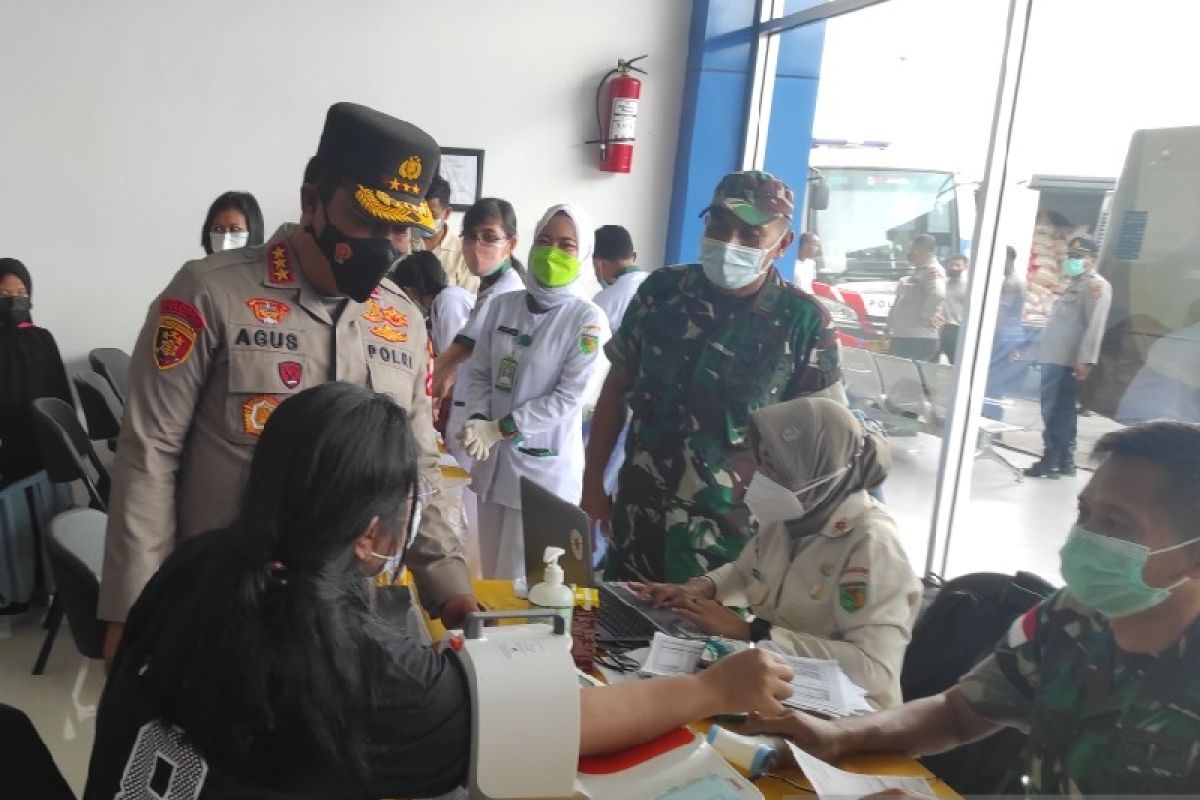 Vaksinasi serentak Polda Papua targetkan 2.000 orang divaksinasi