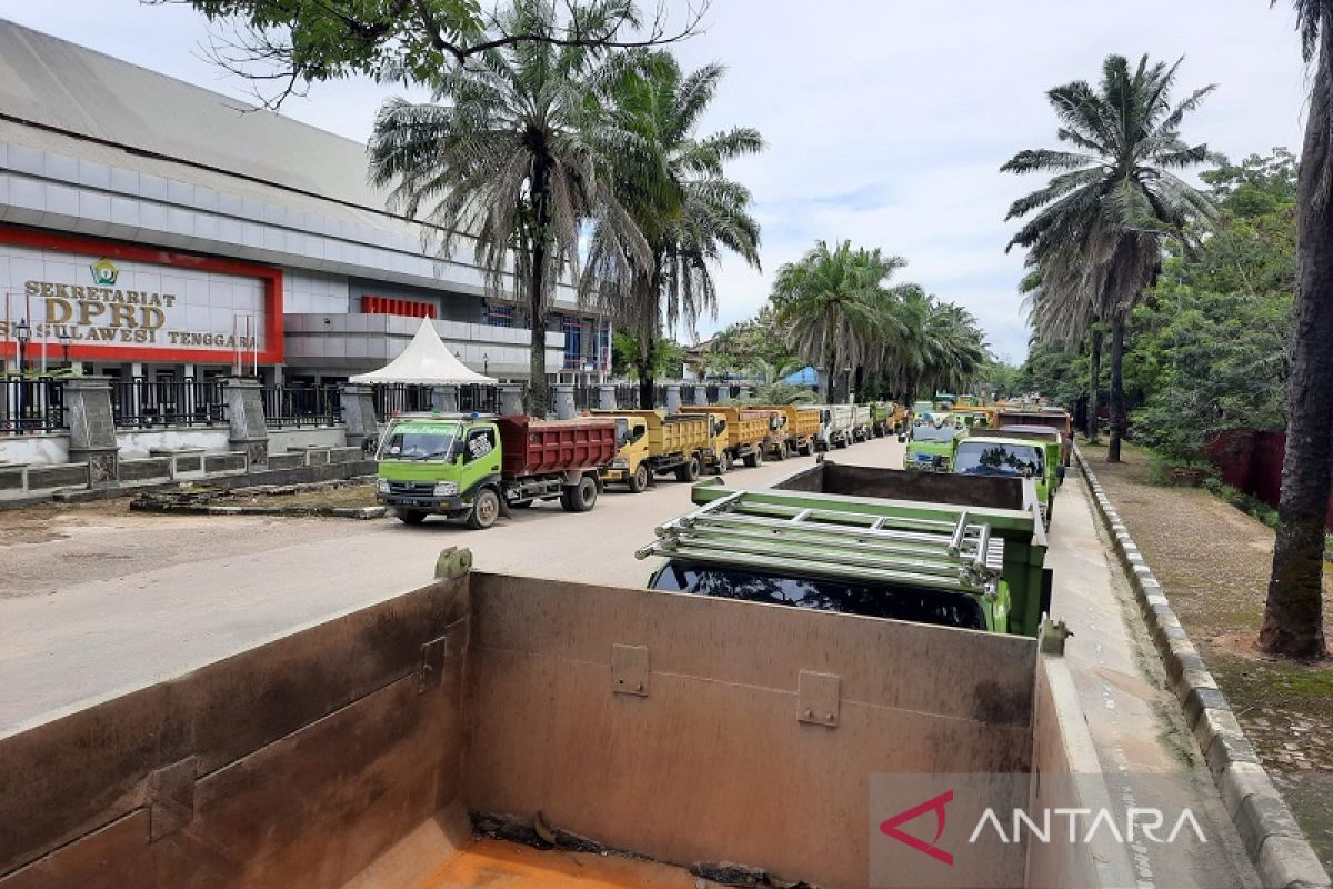 Ratusan sopir truk di Kendari mogok dampak penertiban "Odol"