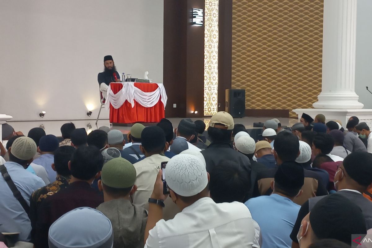 Ustaz Syafiq Basalamah berikan pengajian di rumah dinas Wako Bukittinggi