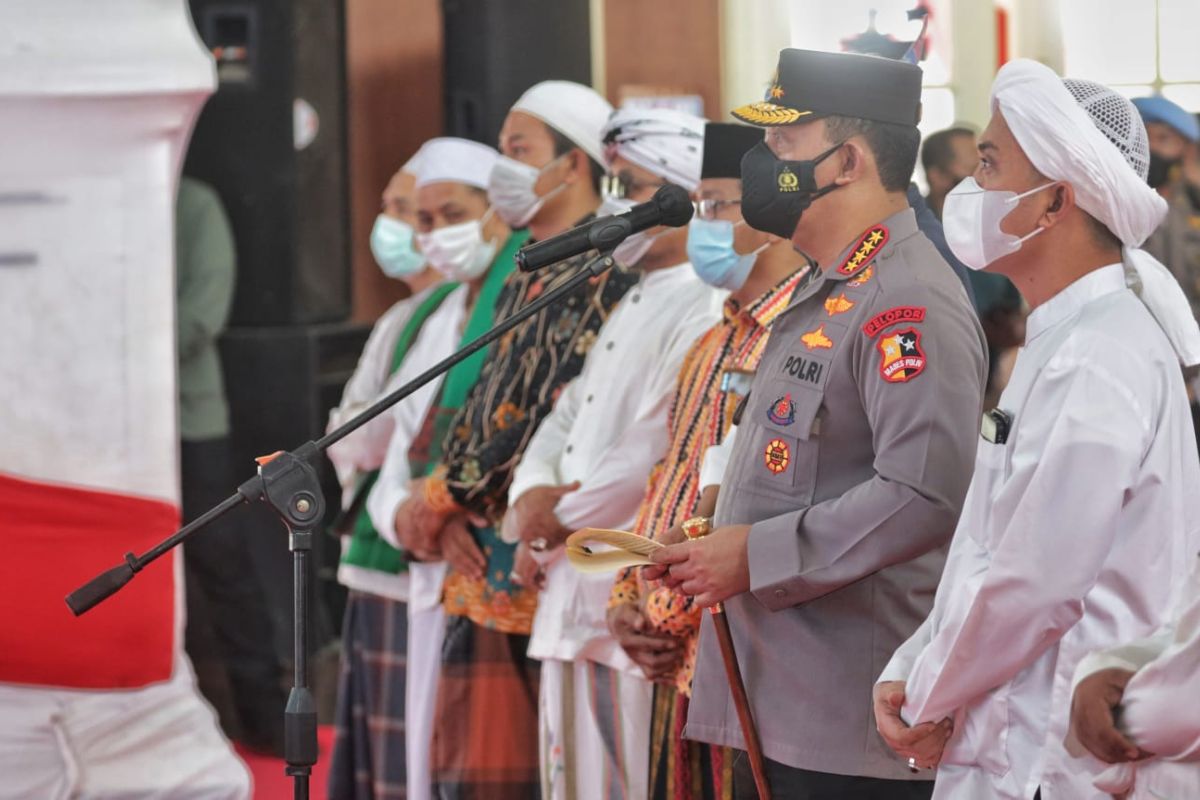 Tokoh agama di Jatim ikut vaksinasi, Kapolri: Jadi penyemangatkita Semua