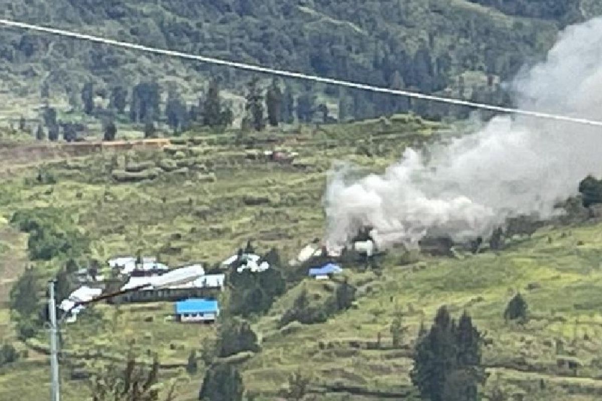 KKB kembali melakukan penembakan dan pembakaran  di Kab. Puncak