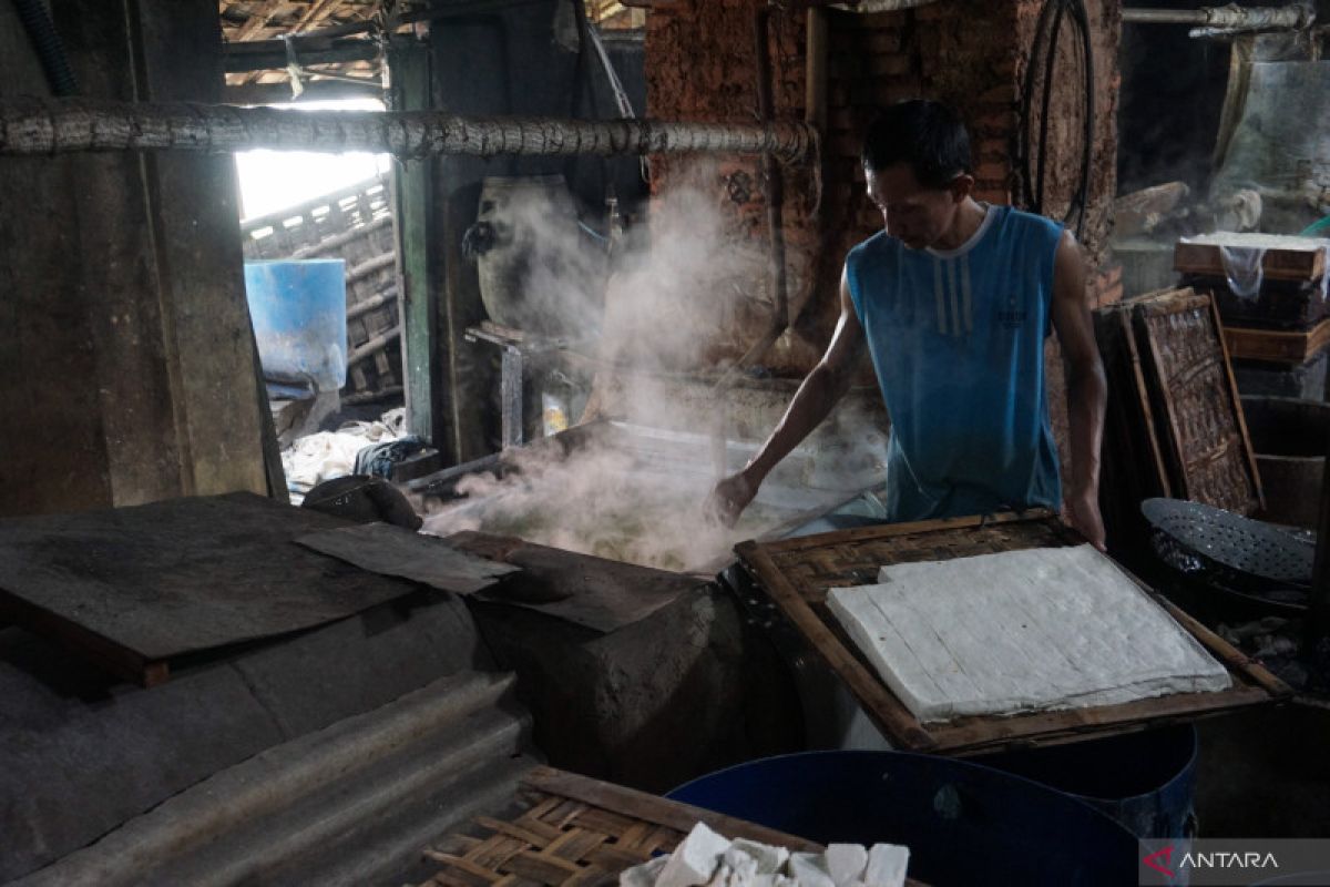 Perajin pilih perkecil ukuran tahu tempe daripada naikkan harga