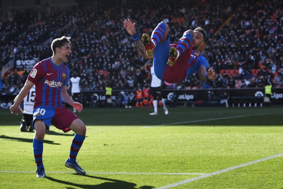 Barcelona gulung Valencia 4-1, Aubameyang sumbang dua gol