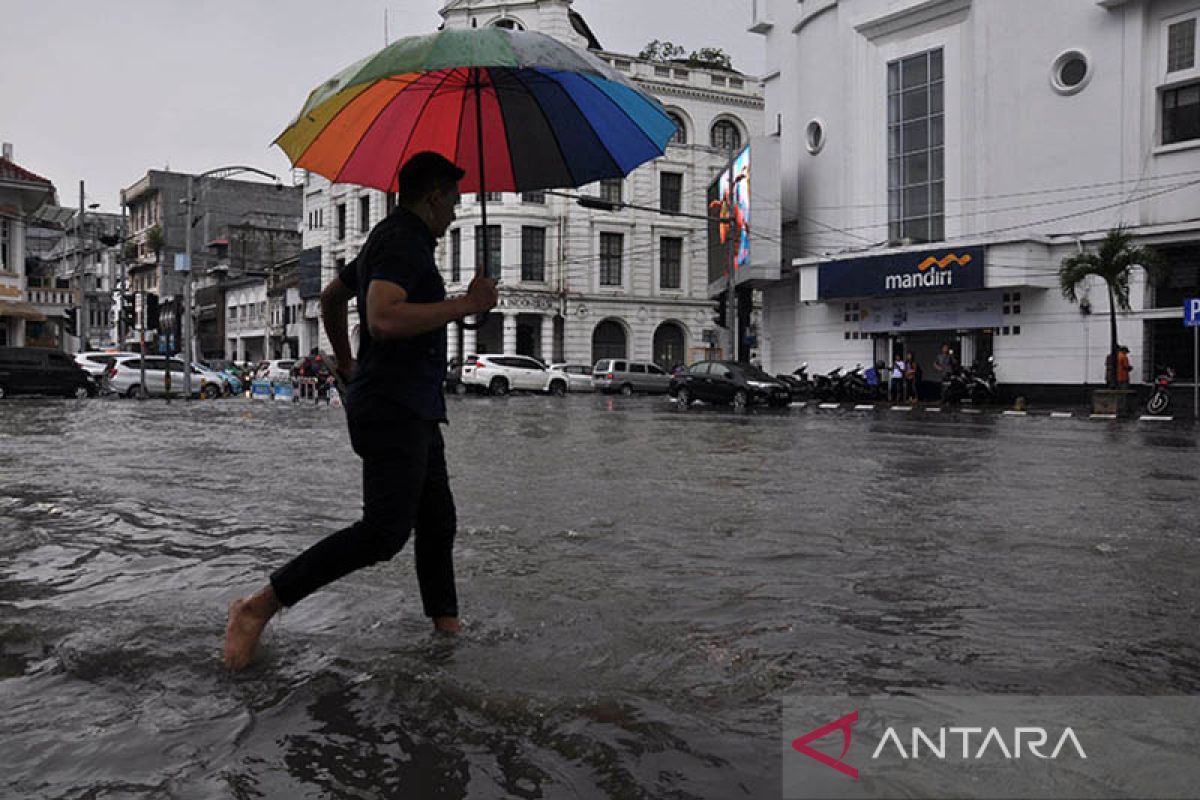 Hujan guyur kota besar pada Jumat