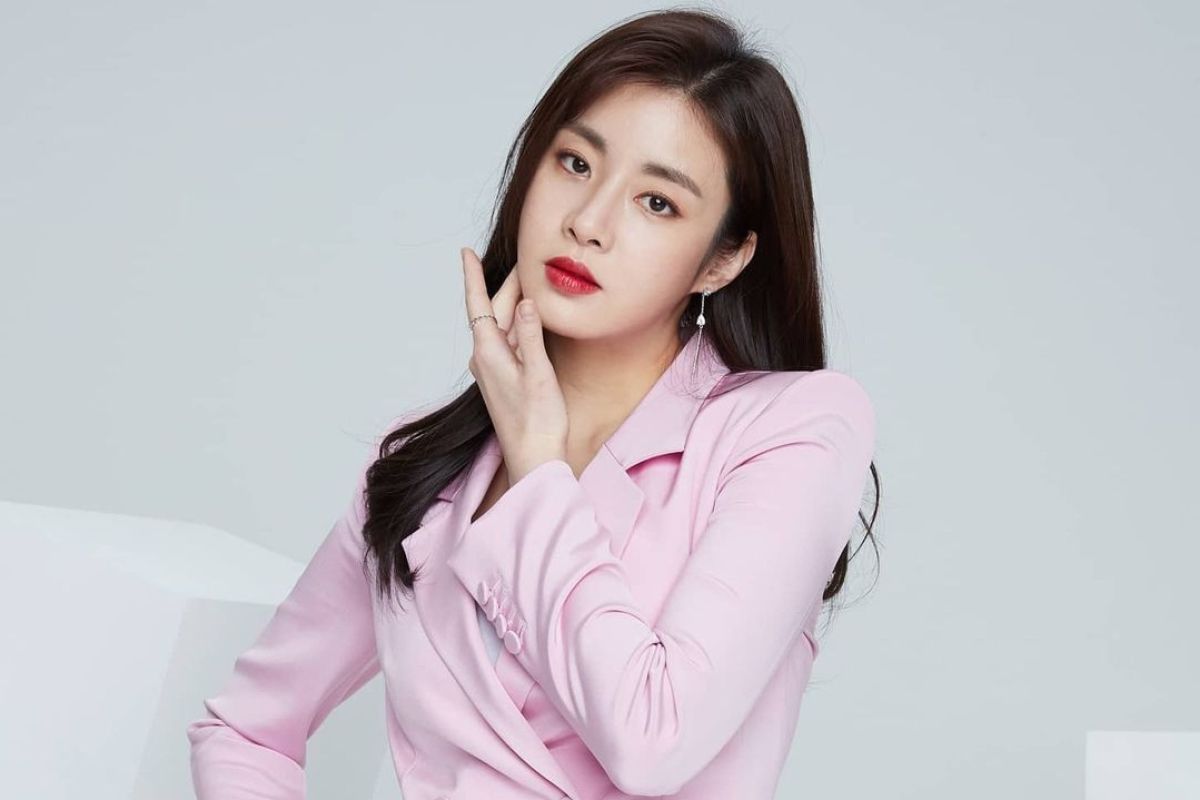 Kang Sora ditawari gabung dalam drama 'Can We Be Strangers?'