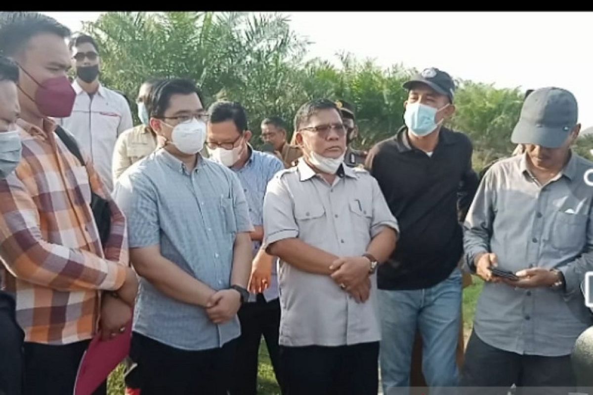 Akses jalan masyarakat diputus PT DPN, Pansus lahan DPRD Riau turun tangan