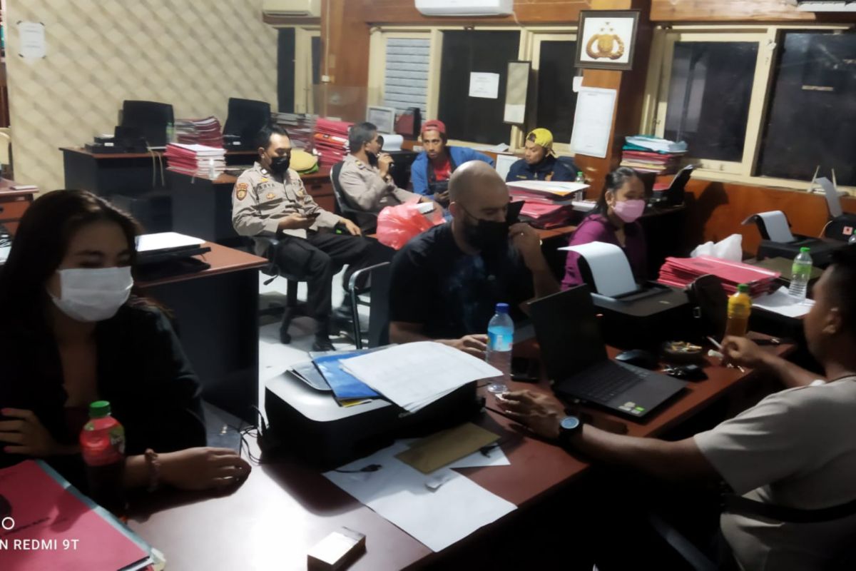 Enggan bayar minum sampai tabrak satpam restoran di Mandalika, turis asal Prancis diamankan