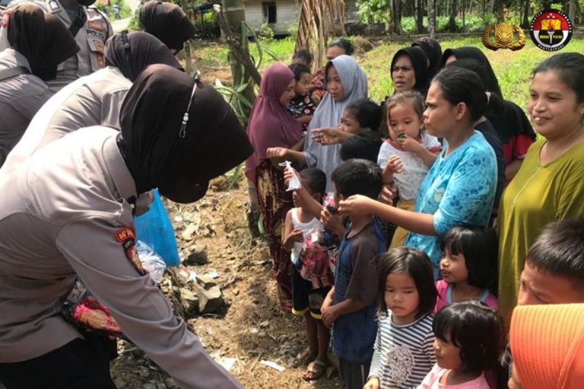 Polri salurkan bantuan bagi korban gempa bumi di Pasaman dan Pasaman Barat