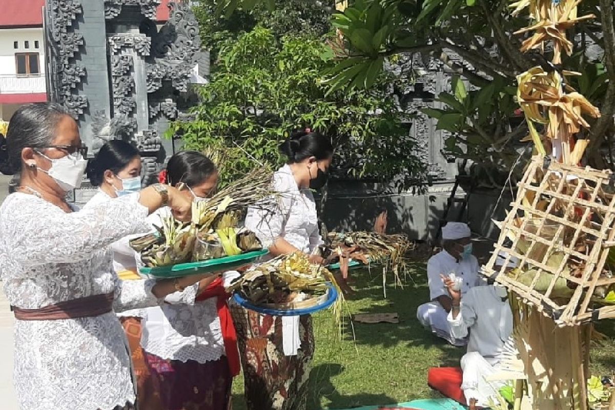 Umat Hindu Jayapura laksanakan upacara Tawur dengan prokes COVID-19