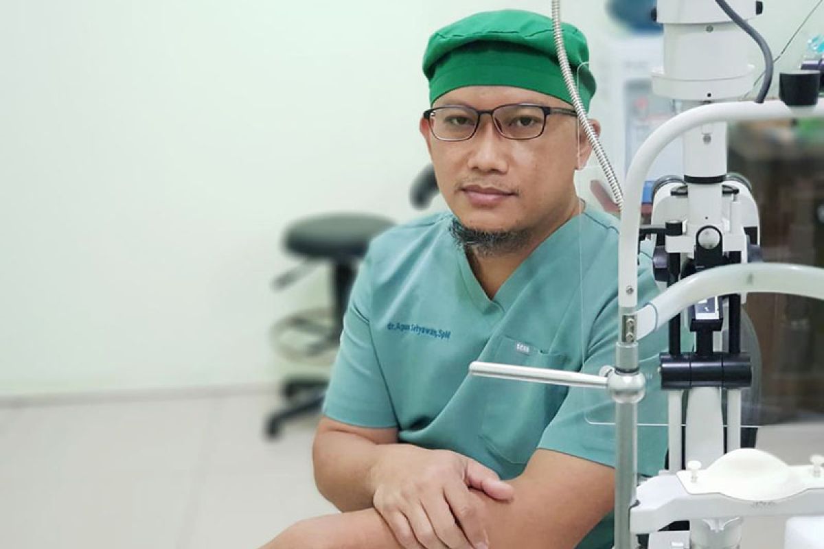 Dokter imbau penderita diabetes rutin  cek kesehatan mata