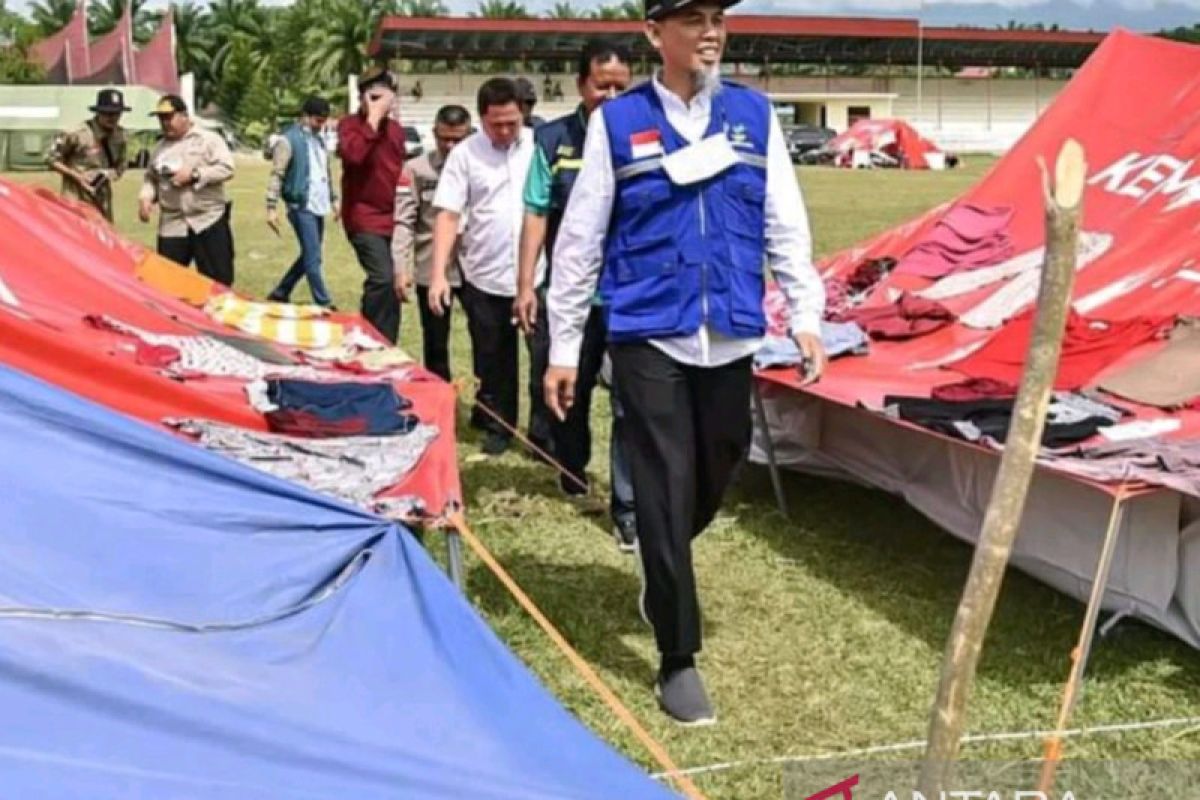 Wali Kota Dumai serahkan Rp50 juta dan 360 liter migor ke Pasaman