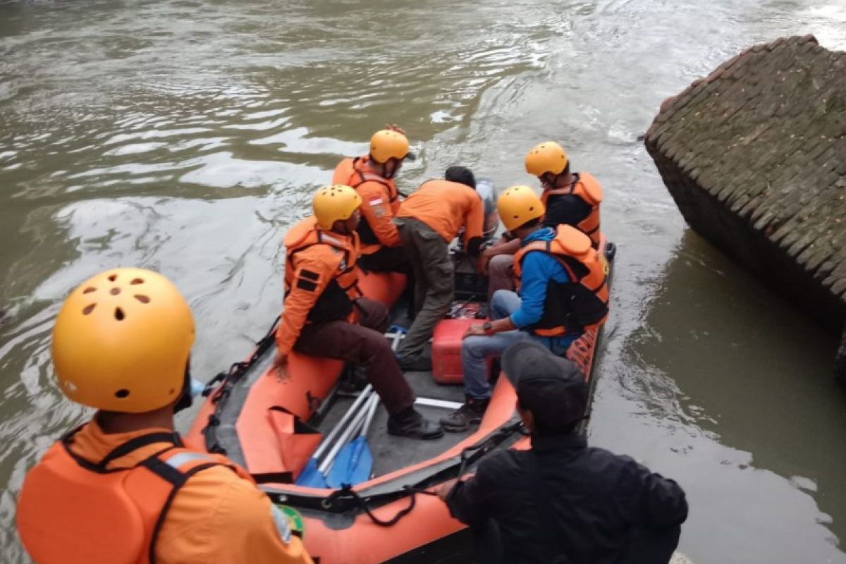 Tim SAR cari Hafis Ahmad hanyut di Sungai Deli