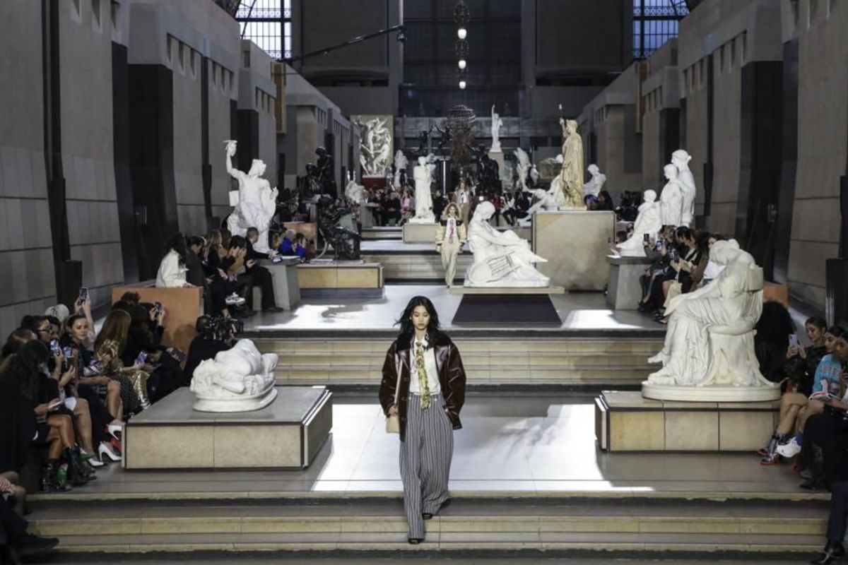 LV hadirkan peragaan busana di Musee D'Orsay