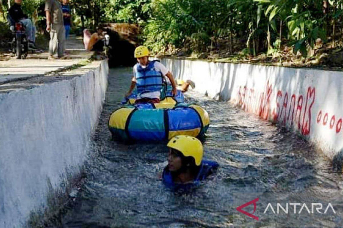 Menyusuri Terowongan Air Tua Di Lombok Barat