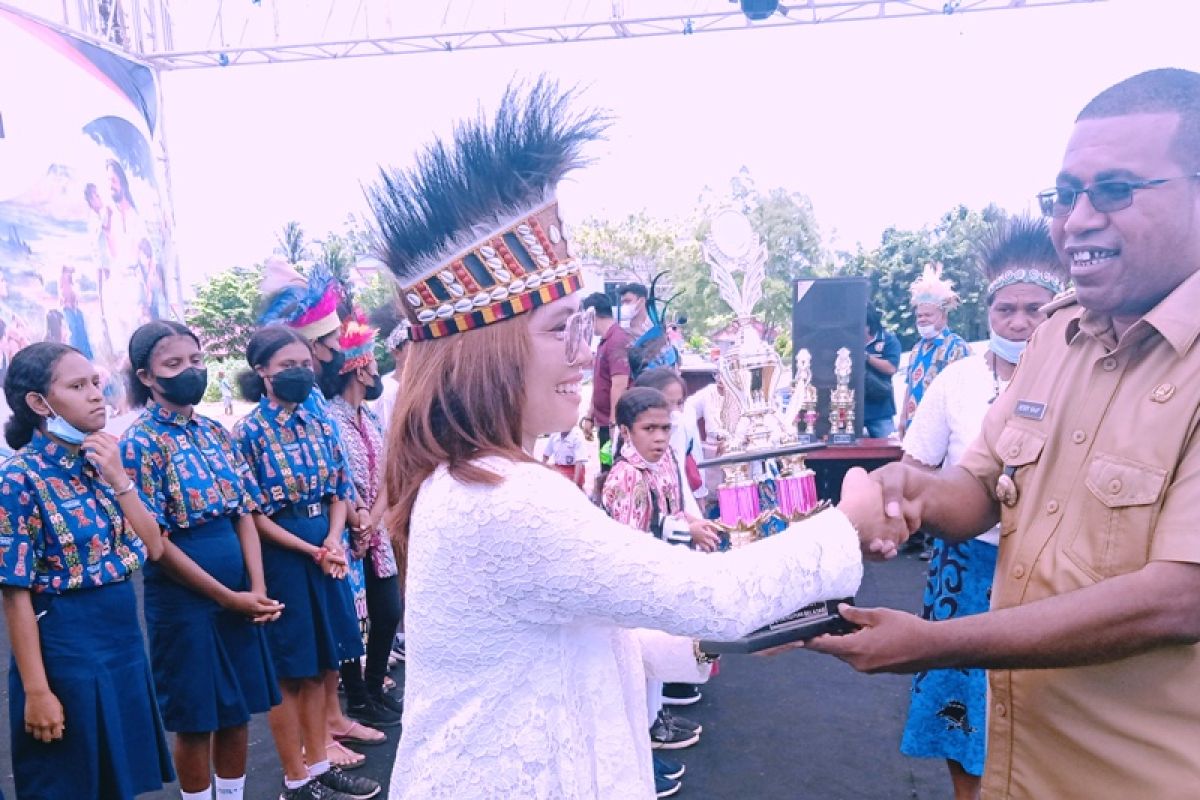 Duta rumah belajar Biak ajak perempuan berinovasi dalam pembelajaran