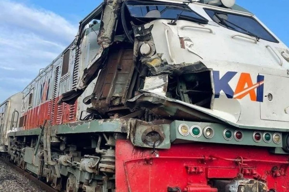 Kereta api bertumbukan dengan truk di Lamongan, Jatim