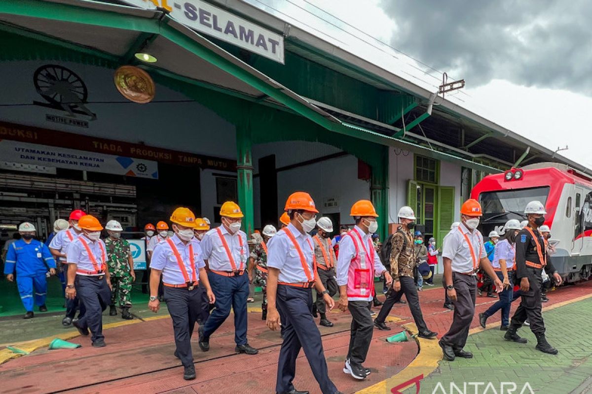 Menhub kunjungi Balai Yasa Yogyakarta memastikan kinerja KAI excellent