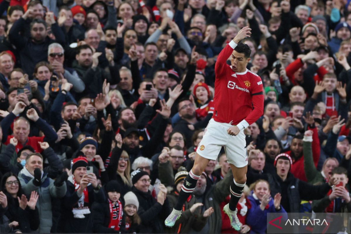 Tiga gol Ronaldo bawa MU raih kemenangan 3-2 atas Tottenham