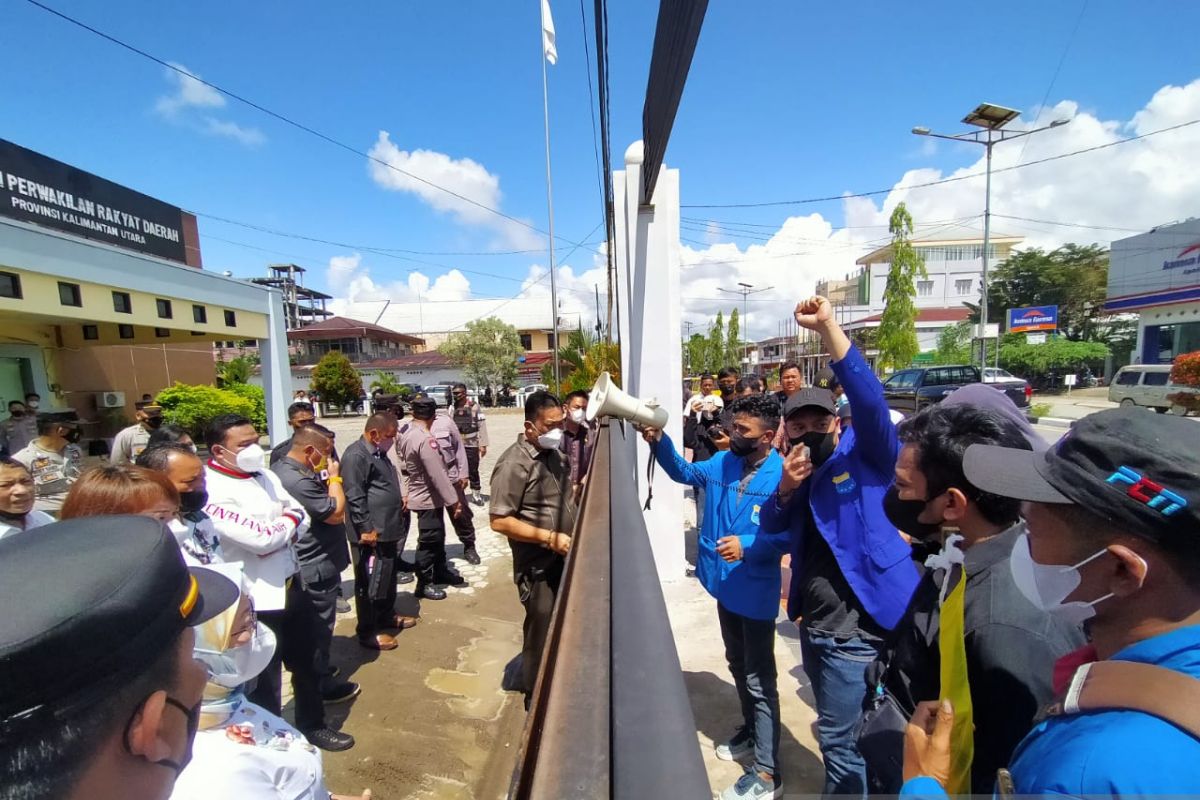 Mahasiswa desak DPRD Kaltara atasi kelangkaan minyak goreng