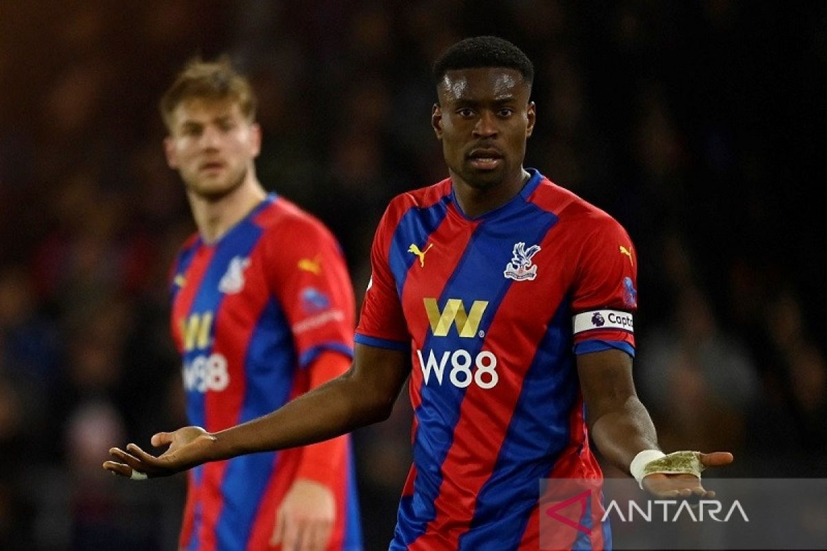 Crystal Palace tolak tawaran Tottenham yang ingin rekrut Guehi