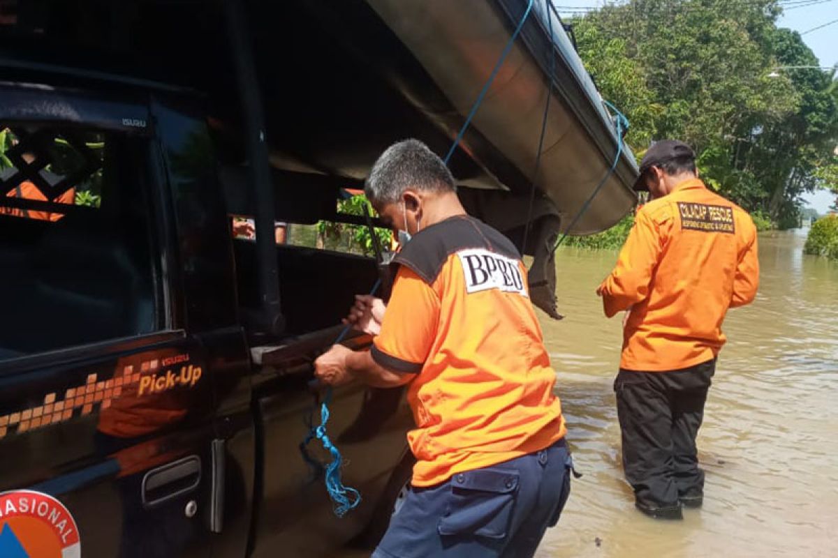 Diguyur hujan lebat, banjir genangi sejumlah wilayah di Cilacap