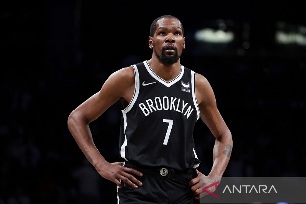 Gara-gara adu mulut dengan penonton, Kevin Durant didenda Rp358 juta