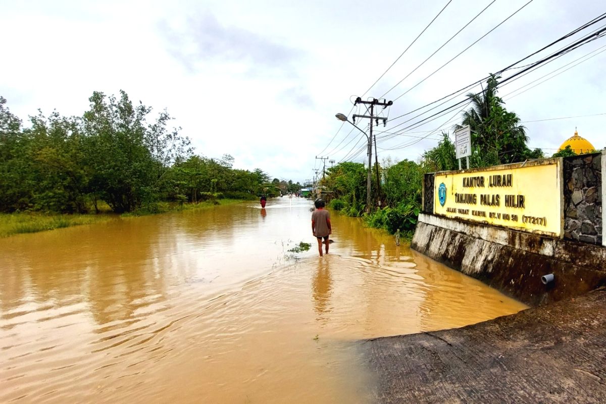 Sungai Kayan meluap