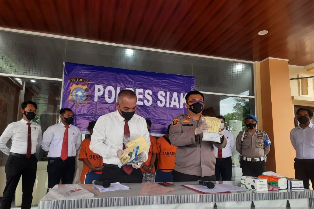 Polisi Siak menyamar amankan hampir 1kg sabu