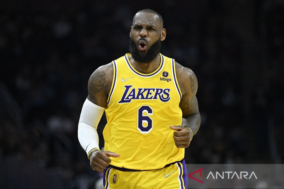 LeBron James kini berstatus miliarder