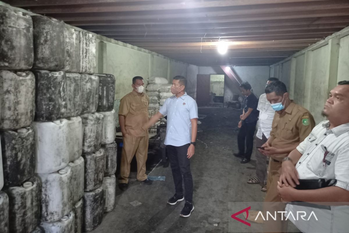 Minyak curah di Meranti masih kosong, Pertalite dan solar dipastikan aman