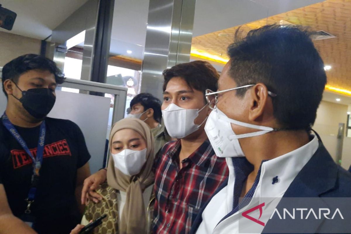 Aktor Rizky Billar mengakui kembalikan uang Doni Salmanan ke penyidik