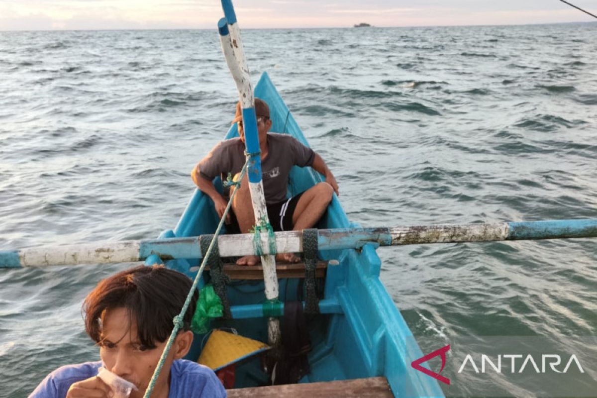 Belasan kapal nelayan Pariaman disewakan untuk wisatawan memancing